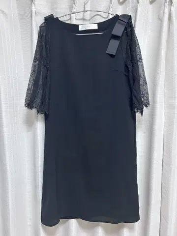 새상품급 원피스  예쁜 블랙 레이스 리본 심플 무릎 기장