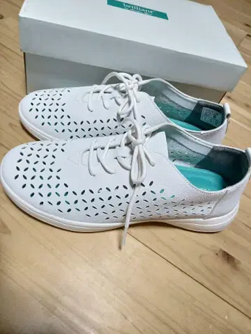 호킨스 brilliant 화이트 펀칭 스니커즈 25cm