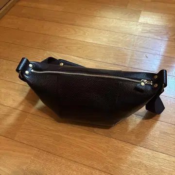블랙 가죽 바디백