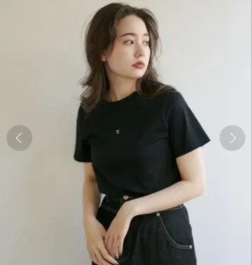 TINA:JOJUN의 T. 자수 티셔츠