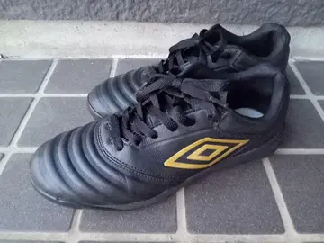 Umbro 풋살화 블랙/골드 UVR