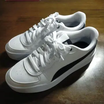 Puma 스니커즈 화이트 블랙 38.5