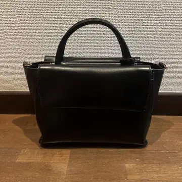 블랙 가죽 핸드백