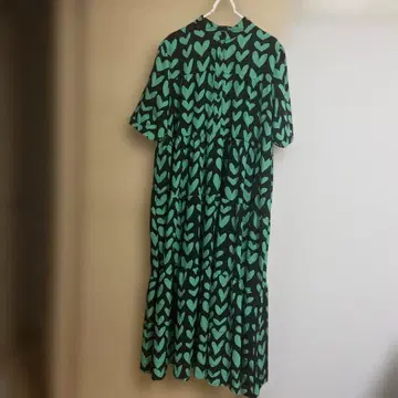 TRUBE 하트 무늬가 귀여운 반팔 롱 원피스
