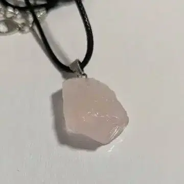 로즈쿼츠 목걸이