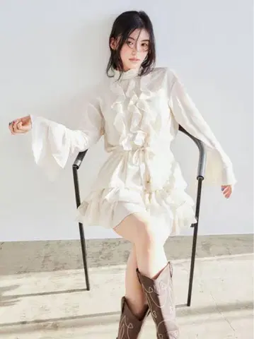 LILY BROWN 쉬폰 프릴 셋업 WHT