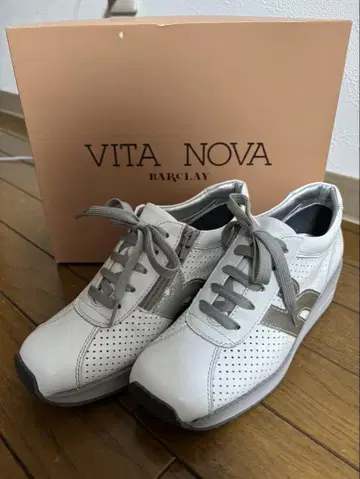 VITA NOVA BARCLAY 화이트 스니커즈