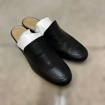 블랙 가죽 뮬 미들 힐