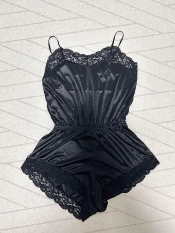RAVIJOUR 블랙 룸웨어