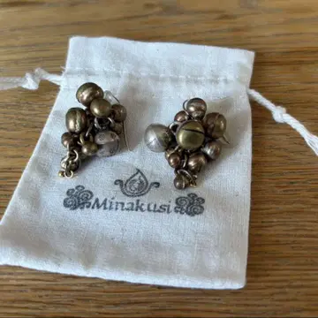 Minakusi 놋쇠 방울 귀걸이