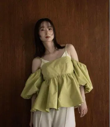 mideal 마이딜 볼륨 오프숄더 블라우스