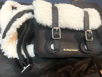Dr.Martens 숄더백