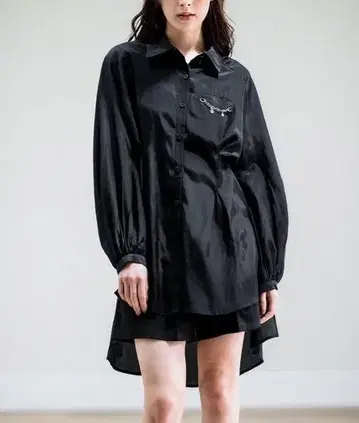 riu Motif chain over sheer shirt 블랙