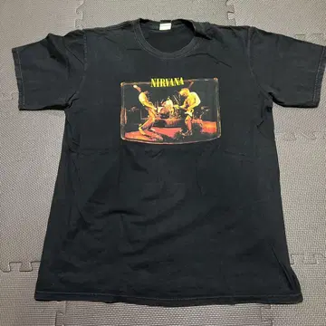 NIRVANA 밴딩 티셔츠 against