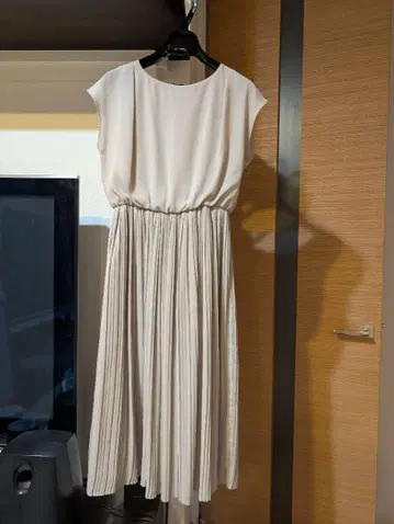 내추럴 뷰티 베이직 플리츠 원피스 S 모카 베이지