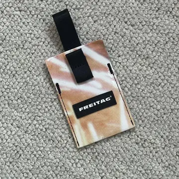 프라이탁 F513 ORBITER 전사 트래블 라벨