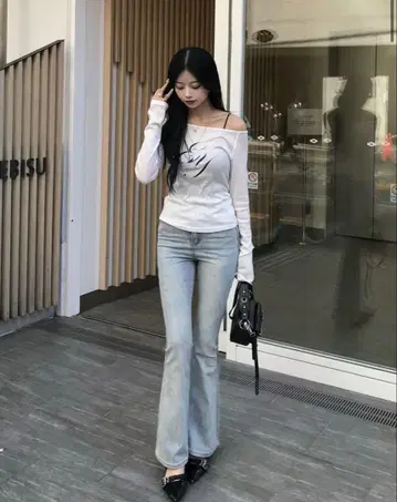 Emmy 랜덤 라인 큐빅 플레어 데님 팬츠