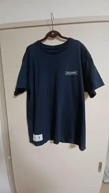 descendant 네이비 티셔츠