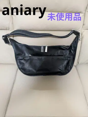 아니아리  거의 새상품  숄더백  크로스 바디  초승달  가죽  네이비