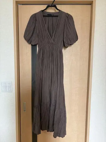 브라운 플리츠 가공 롱 원피스