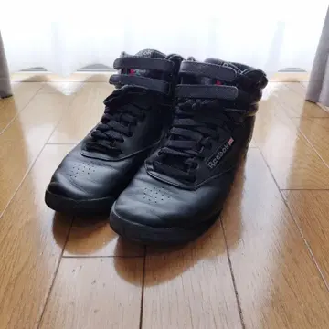 리복 블랙 하이컷 스니커즈 24.5cm