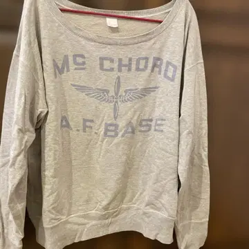 MS CHORD A.F.BASE 오프숄더 맨투맨