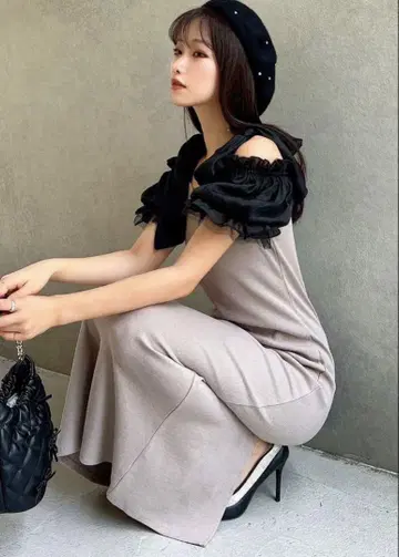 볼륨 리본 컷 원피스 RESEXXY