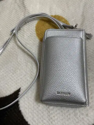 실버 스마트폰 숄더백