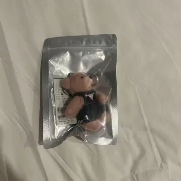 게스 nmixx 키링