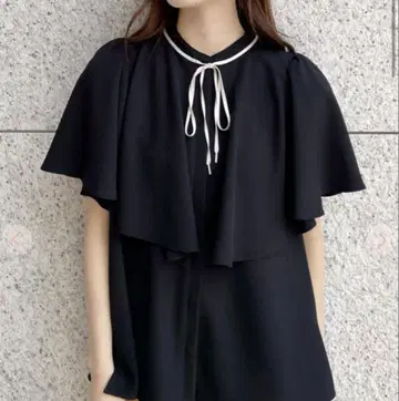 코코딜 케이프 디자인 블라우스 블랙