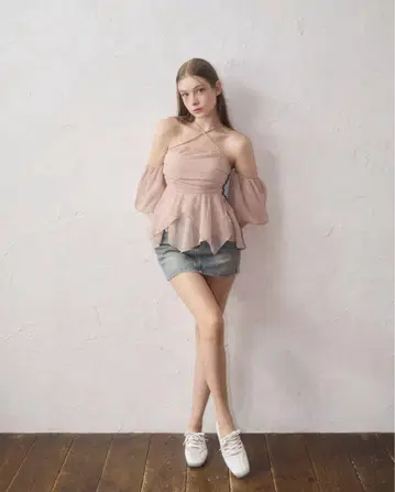 YILON 이론 BIJOU OFFSHOULDER BLOUSE 핑크