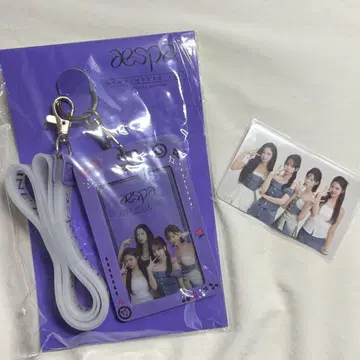 aespa 스트랩이 달린 포토 카드 홀더