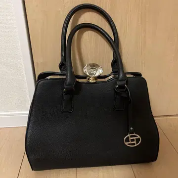 블랙 핸드백 크리스탈 클로징