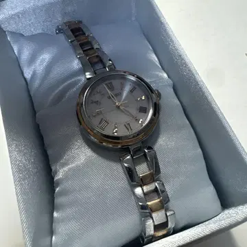 SEIKO 세이코 1B21 화이트 실버 솔라 박스 포함