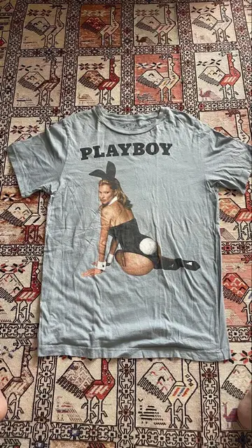 마크제이콥스 케이트모스 PLAYBOY 티셔츠 M 사이즈 그레이