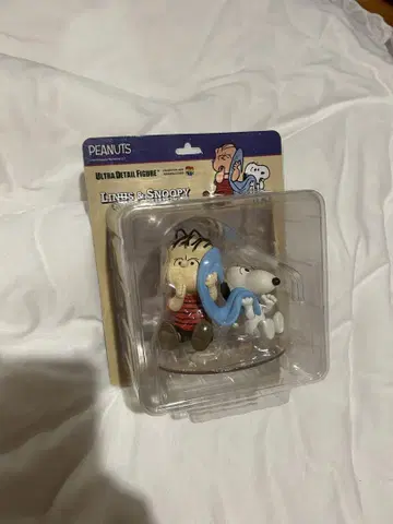 PEANUTS 다람쥐와 스누피 피규어