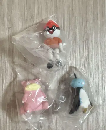 앉아있는 포켓몬 + 공 가이 포켓몬 센터 한정판 야돈