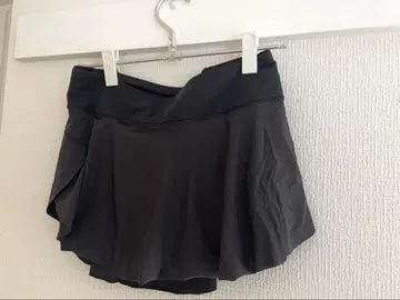 Lululemon 스커트 (이너 스패츠 포함) 사이즈 4/블랙