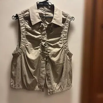 베이지 프릴 베스트