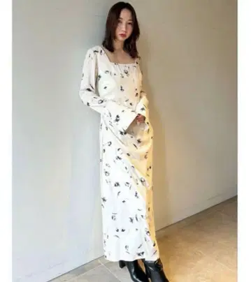 FRAY I.D 스퀘어 넥 슬릿 원피스