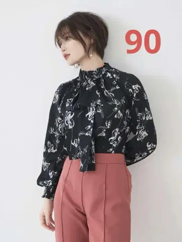 OverE 90 리본 포함 턱 넥 블라우스: 블랙