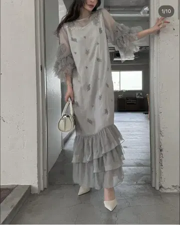 헤 티어드 볼륨 소매 자수 OP