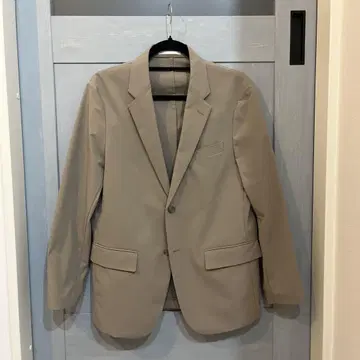 유니클로 감동 자켓 M 사이즈 베이지