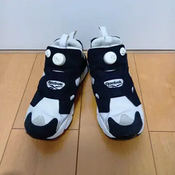 리복 인스타펌프 퓨리 블랙/화이트 24cm