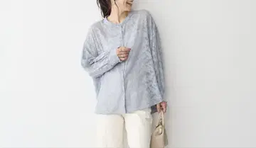 약간 비침이 있는 자카드 블라우스 3L