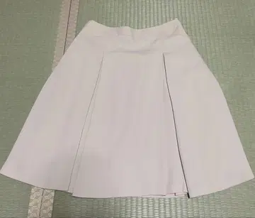 플레어 스커트 로트레아몽 무릎 기장 베이지