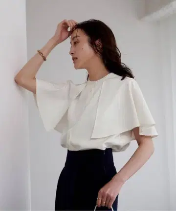 Yours 밴드 카라 케이프 블라우스 화이트