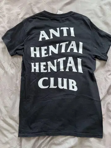 ANTI HENTAI HENTAI CLUB 티셔츠 S