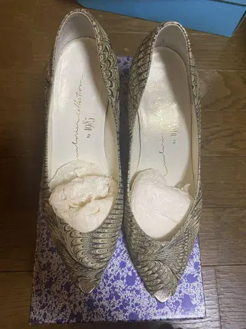 골드 컬러 깃털 무늬 미들 힐 펌프스 22.0