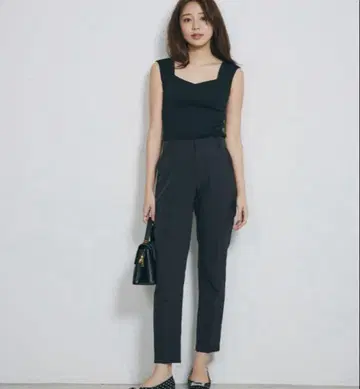 테이퍼드 팬츠 블랙